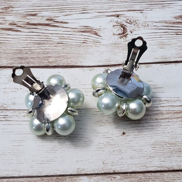 Vintage Clip On Earrings - Light Green Cluster Just Over 1 & 1/8" - Picture 5 of 7